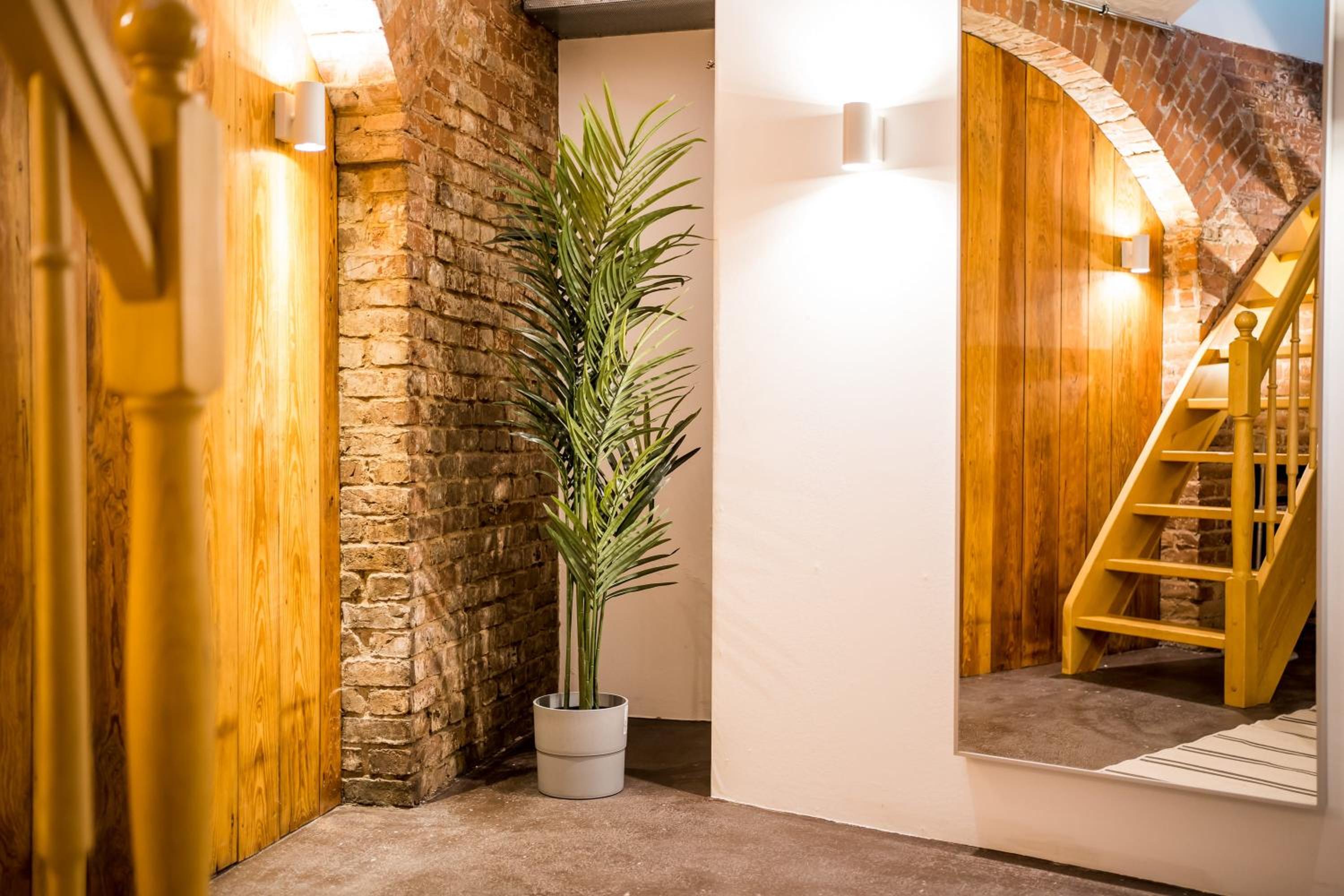 Spacious Apartment in Berlin Mitte for 6