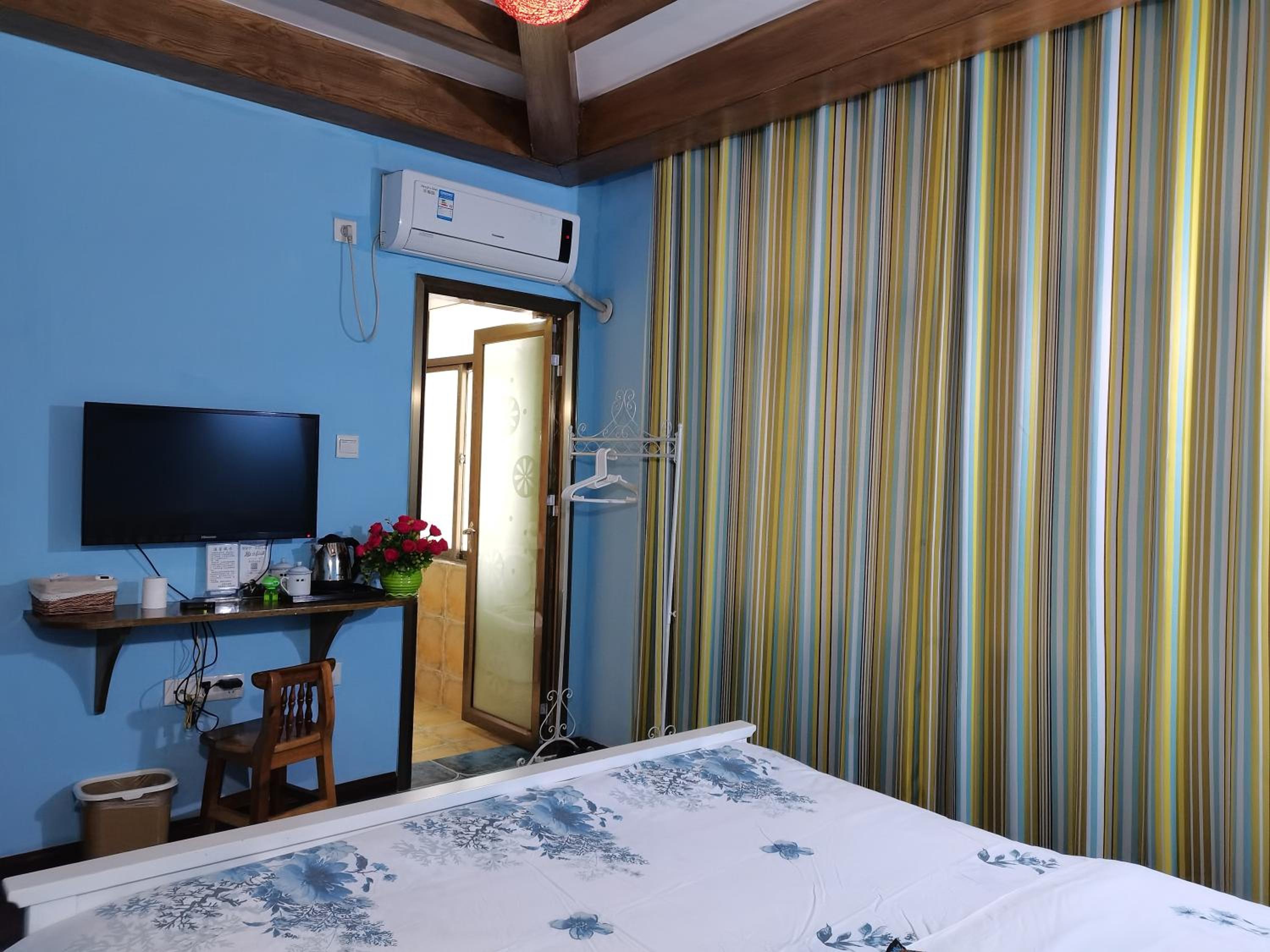 Zhangjiajie April Hostel