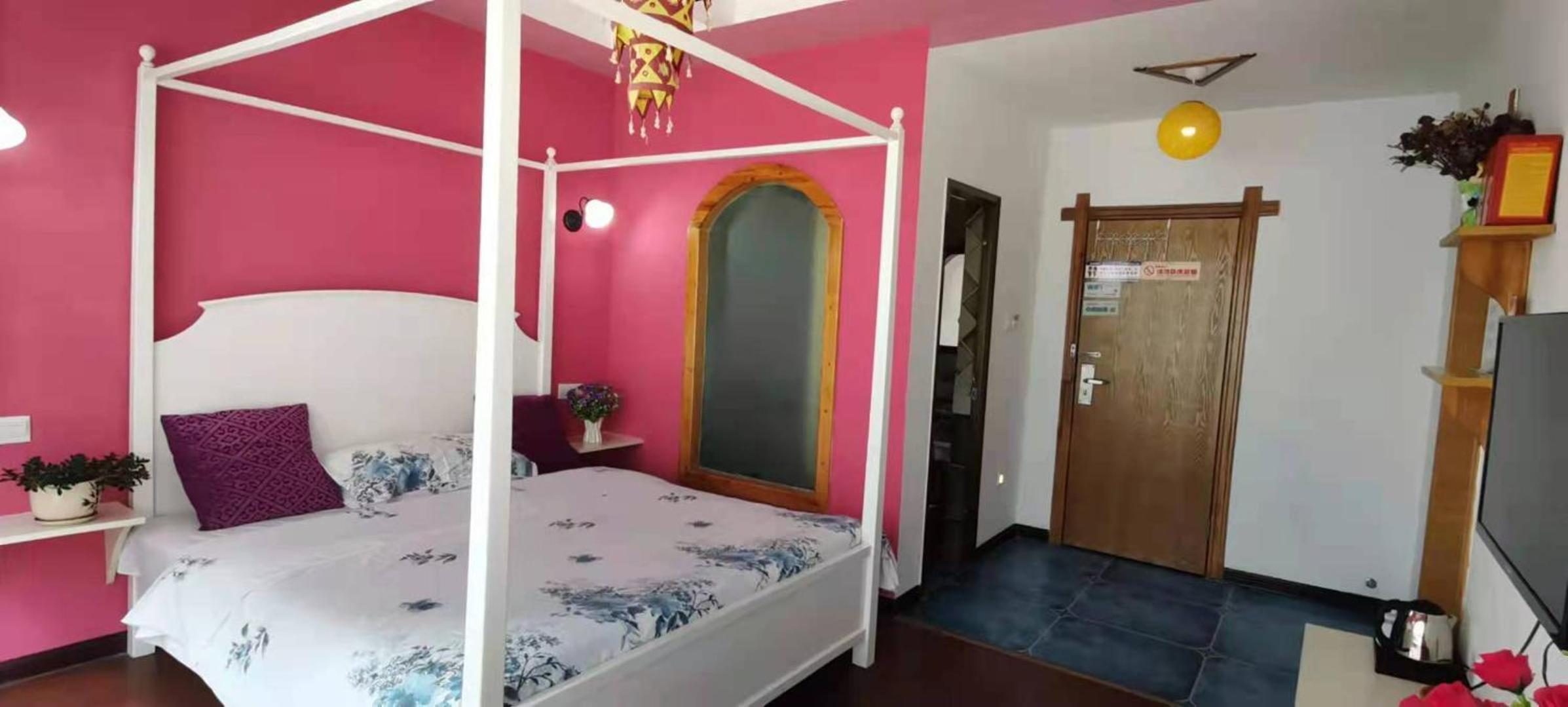 Zhangjiajie April Hostel