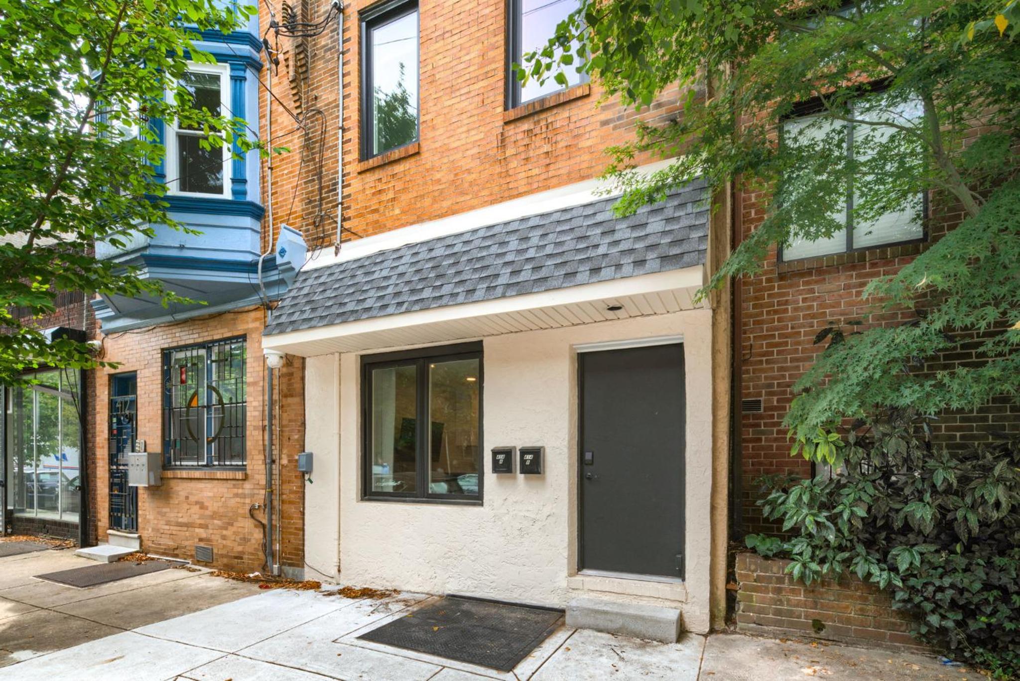 2BR in Heart of Queen Village - walk to everything! view 2