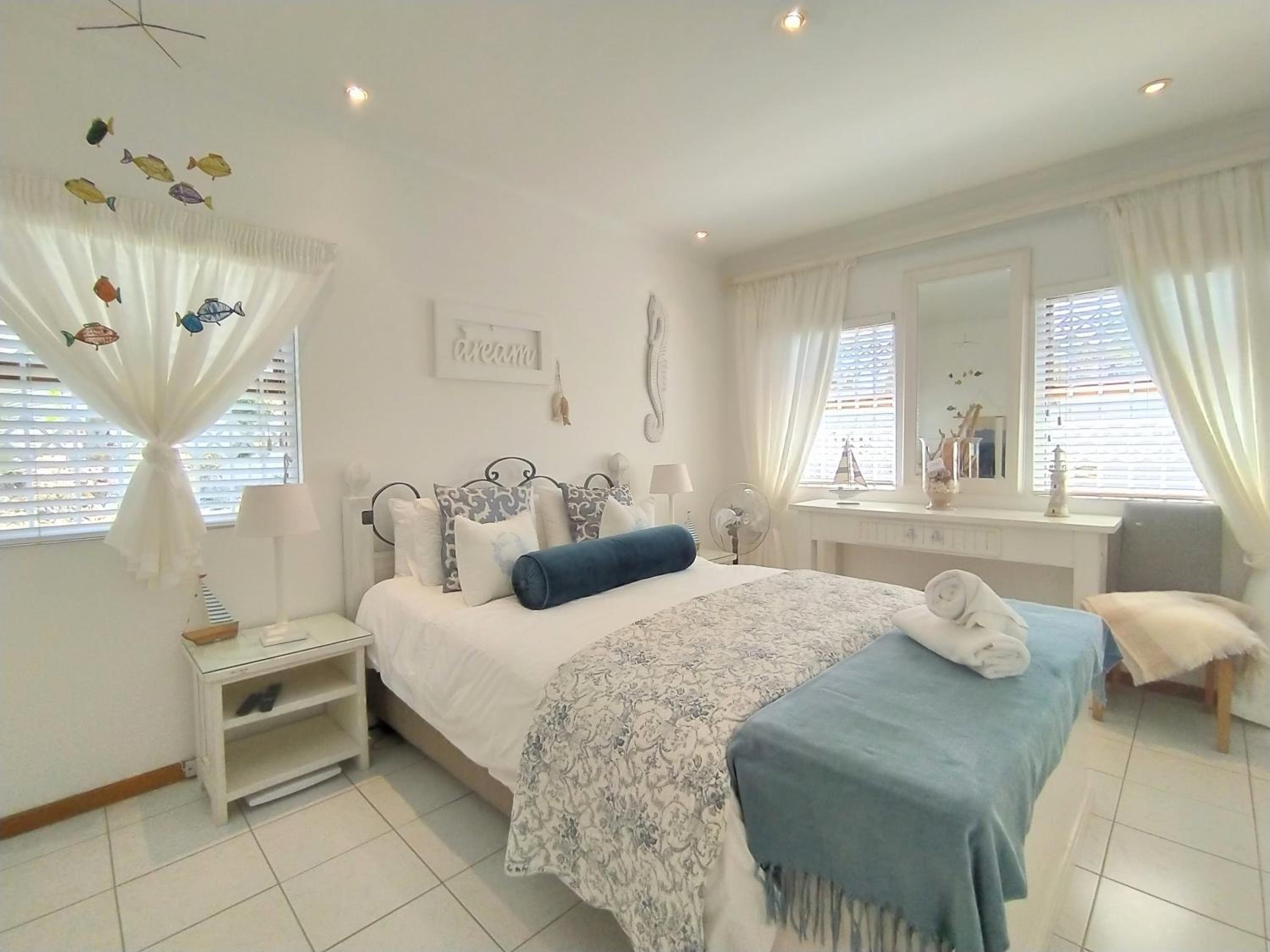 Villa Mintos - 4 bed 3 bath, Pool, 750m to Robberg 5 Beach view 2