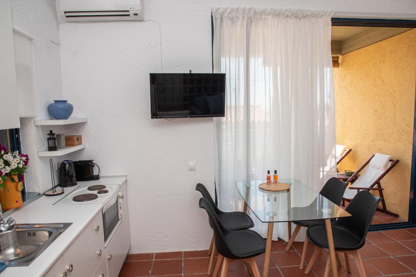 Barbati Bay Suite en Barbati — kitchen