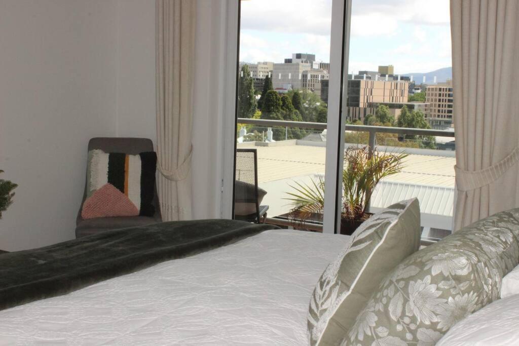 Battery Point Apartment on Hampden