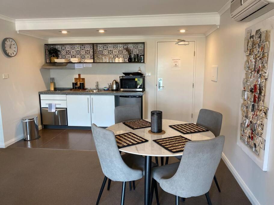 Battery Point Apartment on Hampden