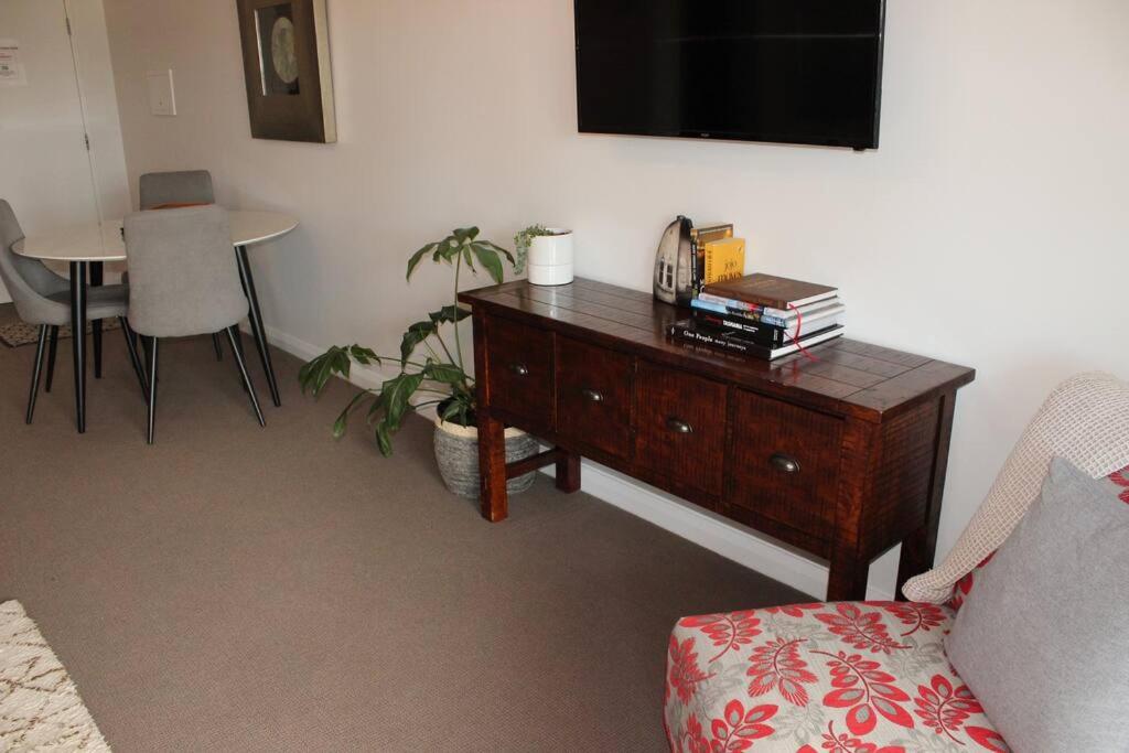 Battery Point Apartment on Hampden