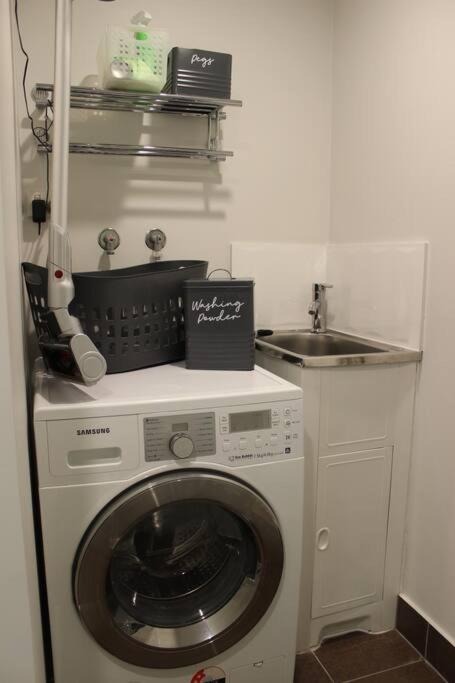 Battery Point Apartment on Hampden