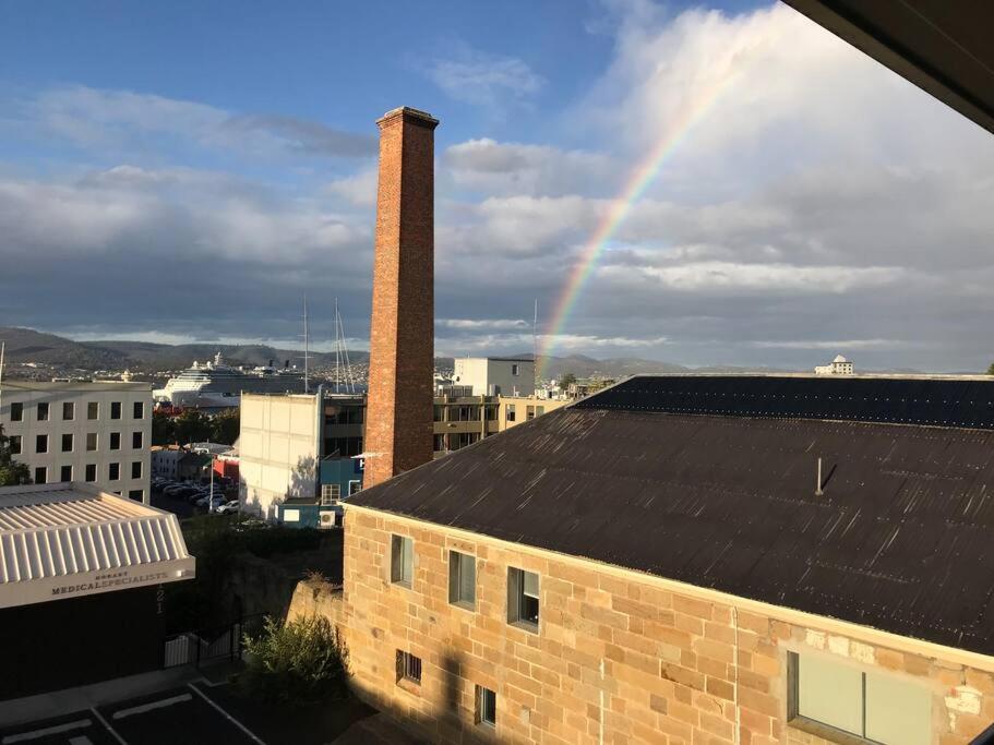 Battery Point Apartment on Hampden