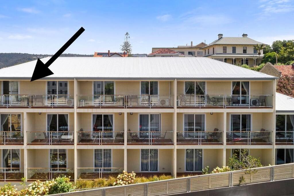 Battery Point Apartment on Hampden
