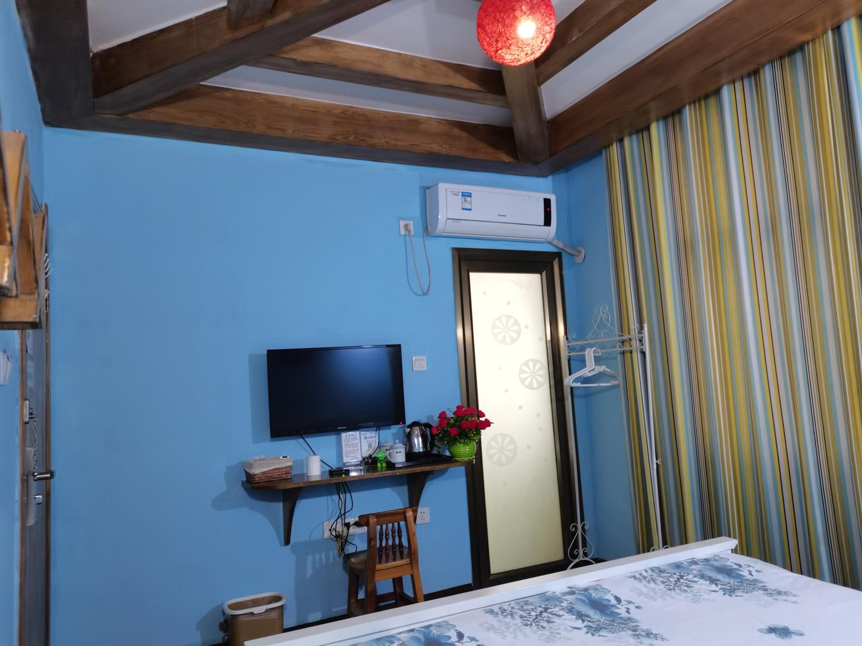 Zhangjiajie April Hostel