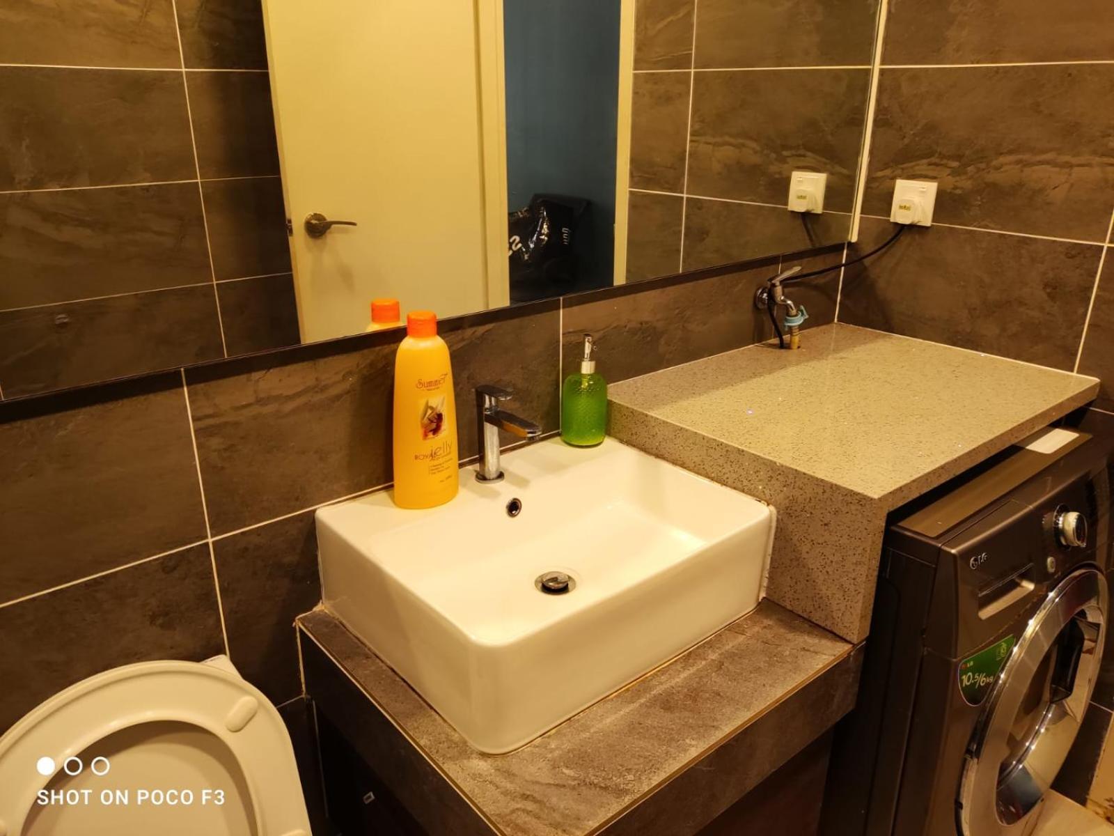 Cozy Studio unit - Cyberjaya - WiFi - Free parking photo 2