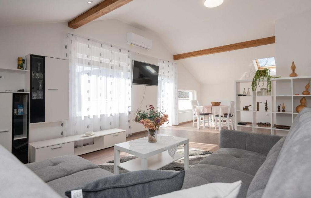 Ala da-apartman sa bazenom