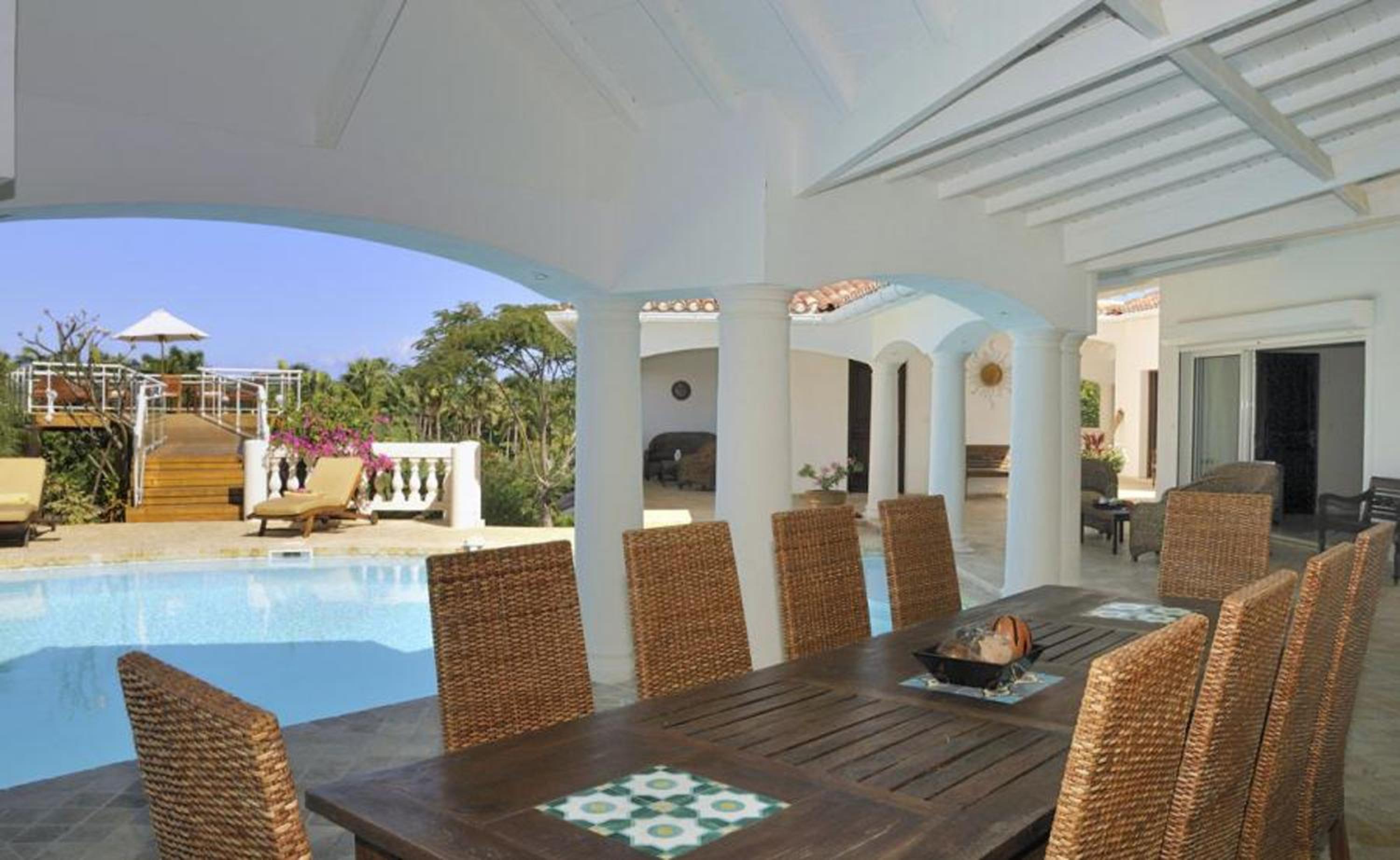 Spacious villa with sea view in Saint Martin + private pool. view 2