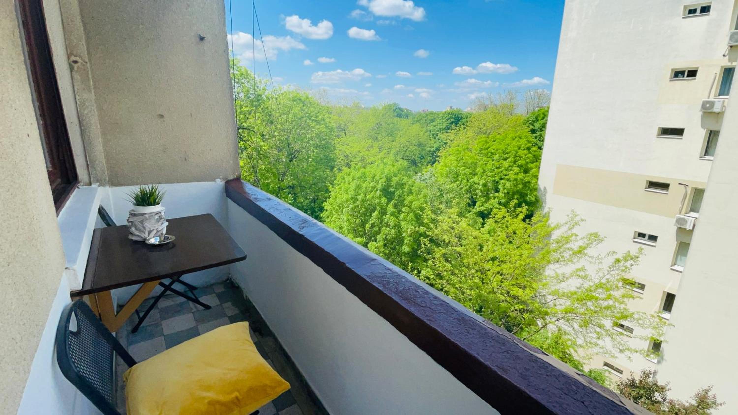 Cismigiu Park View en Bucharest — balance & terrace