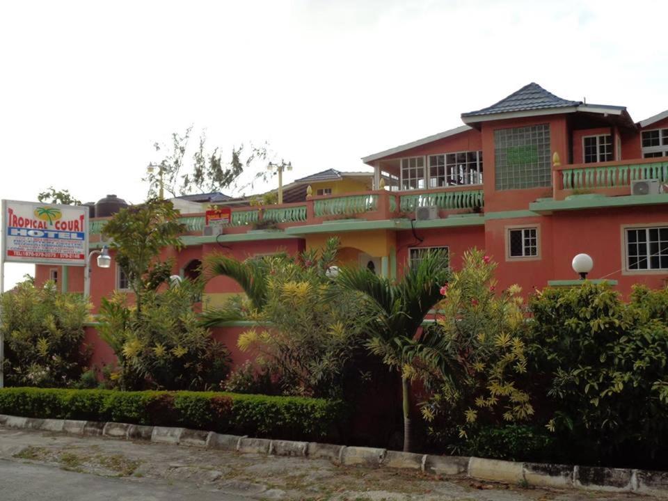 Hotel Tropical Court Hotel - Image 1