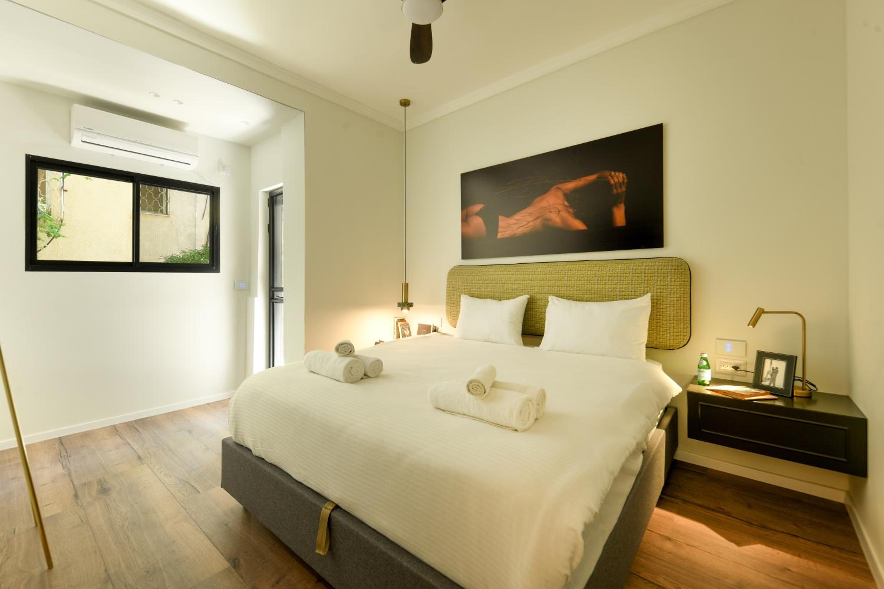Sophisticated 1BR Apartment in Central Tel Aviv by Sea N' Rent view 2