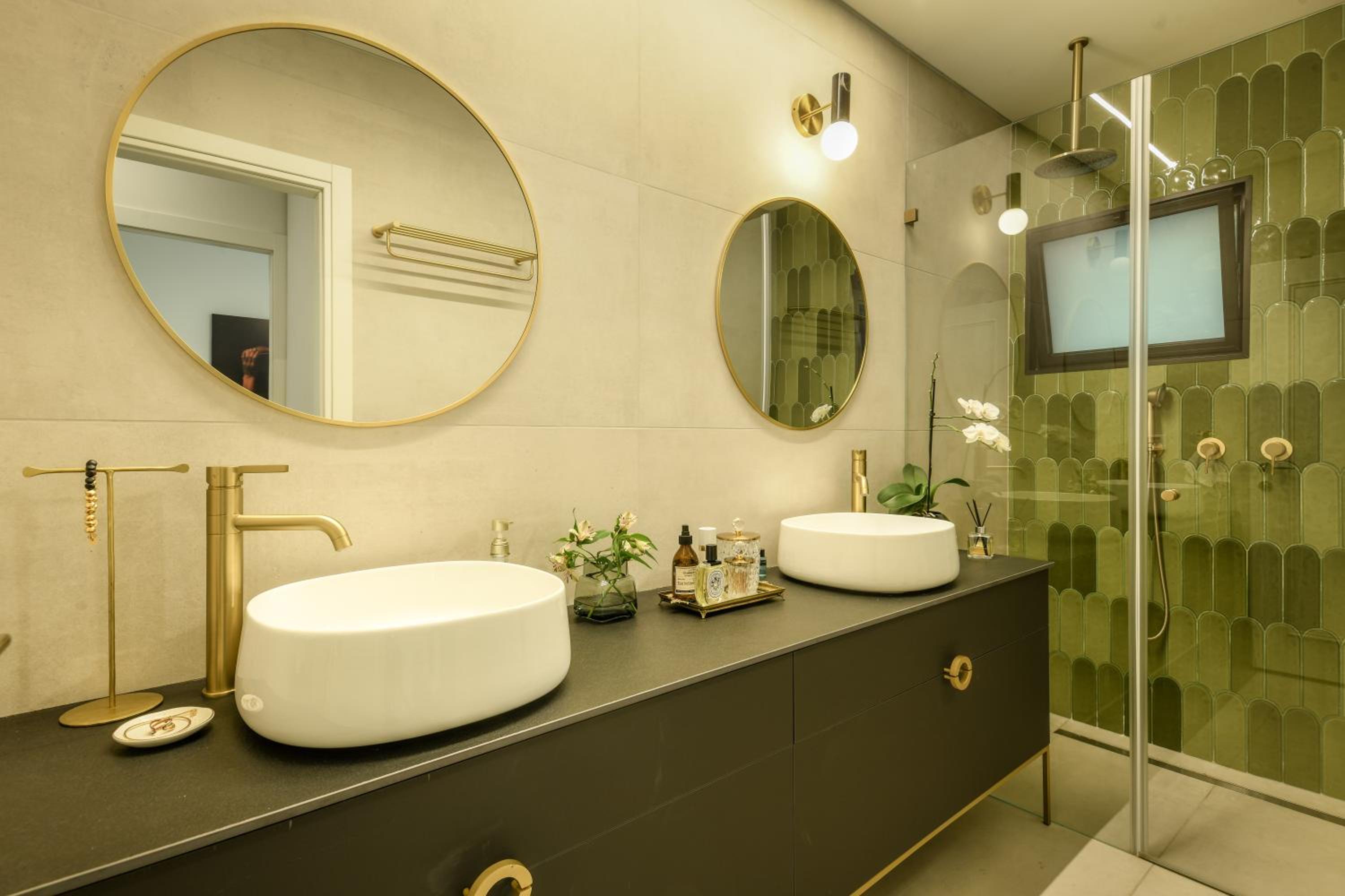 Sophisticated 1BR Apartment in Central Tel Aviv by Sea N' Rent view 3