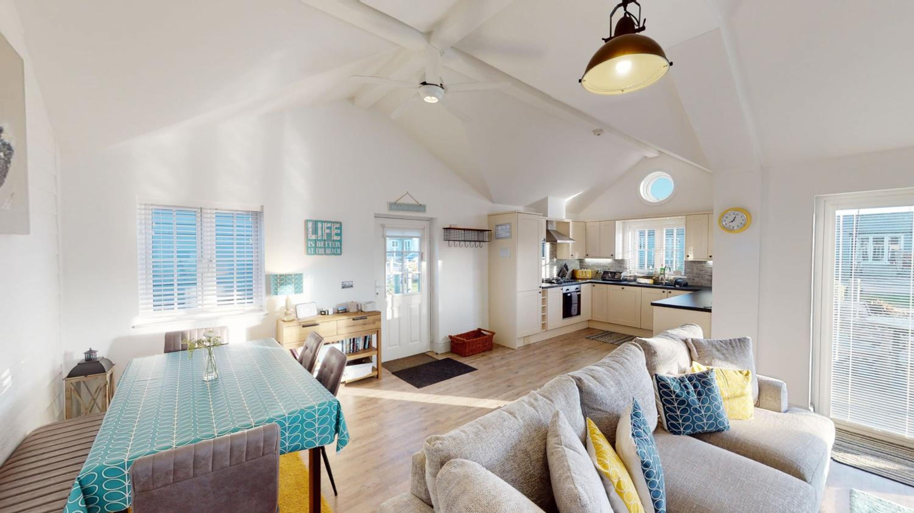 Skylark, The Bay, 2 bedrooms with ensuites, parking for 2 cars with EV point, 2 dogs welcome view 5