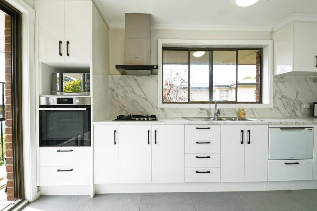 Maroondah 3BR Brick Entire Home Free Wi-Fi Parking