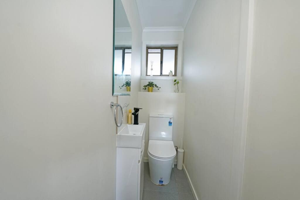 Maroondah 3BR Brick Entire Home Free Wi-Fi Parking