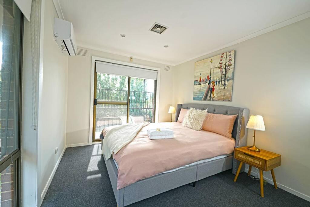 Maroondah 3BR Brick Entire Home Free Wi-Fi Parking
