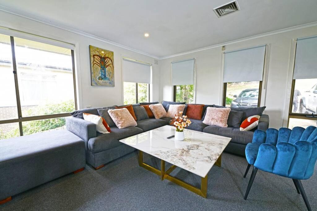 Maroondah 3BR Brick Entire Home Free Wi-Fi Parking