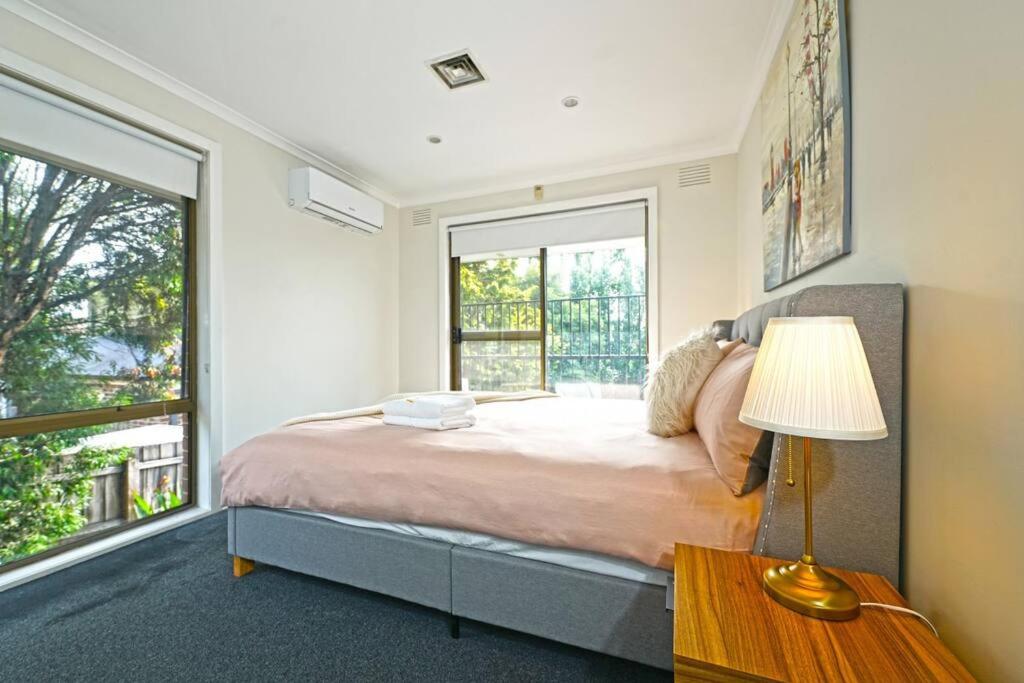 Maroondah 3BR Brick Entire Home Free Wi-Fi Parking