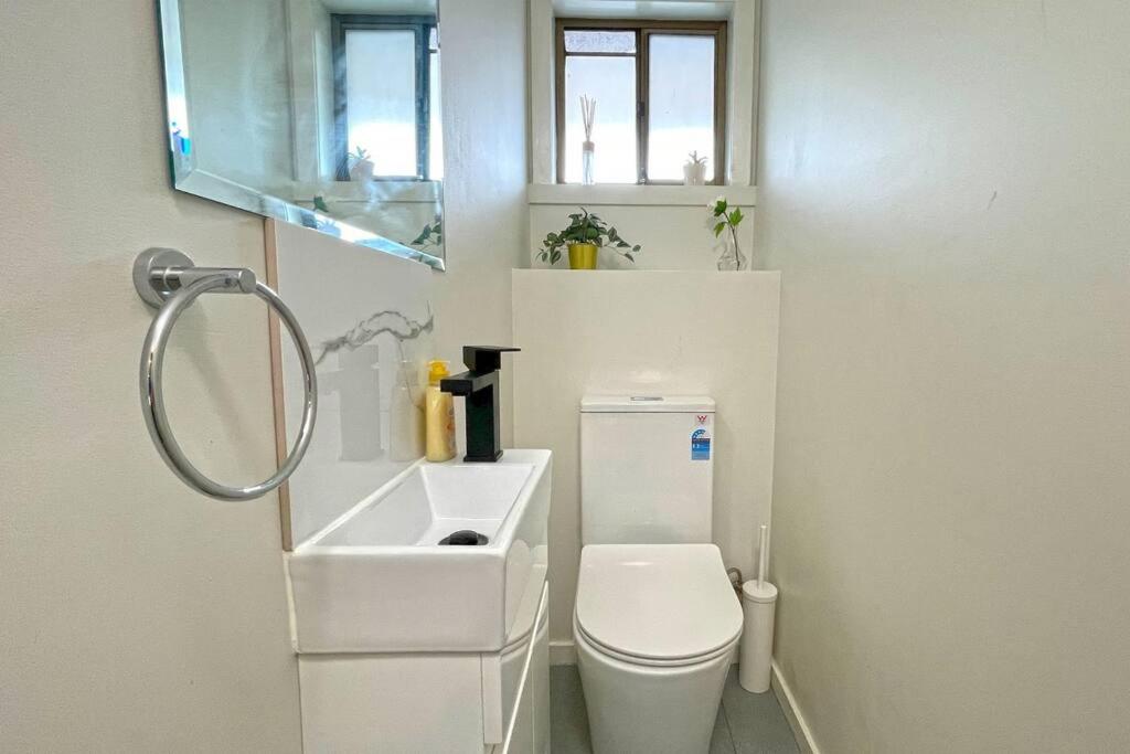 Maroondah 3BR Brick Entire Home Free Wi-Fi Parking