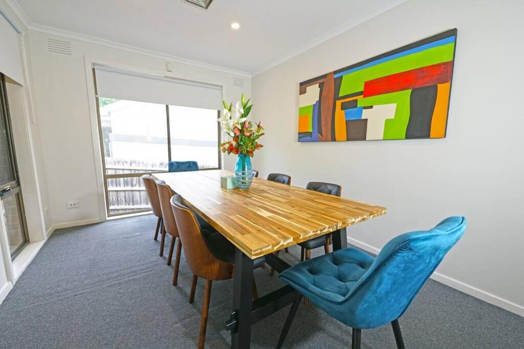 Maroondah 3BR Brick Entire Home Free Wi-Fi Parking