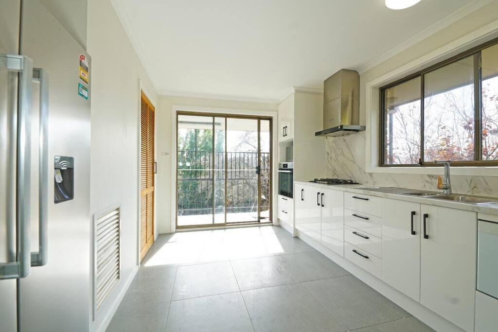 Maroondah 3BR Brick Entire Home Free Wi-Fi Parking