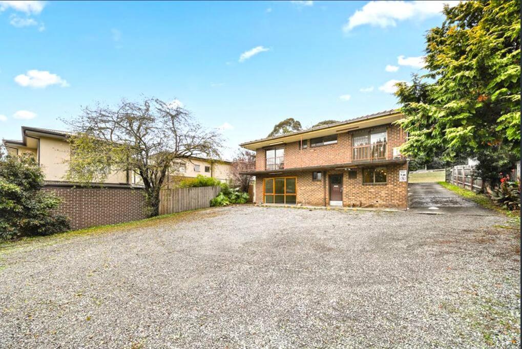 Maroondah 3BR Brick Entire Home Free Wi-Fi Parking