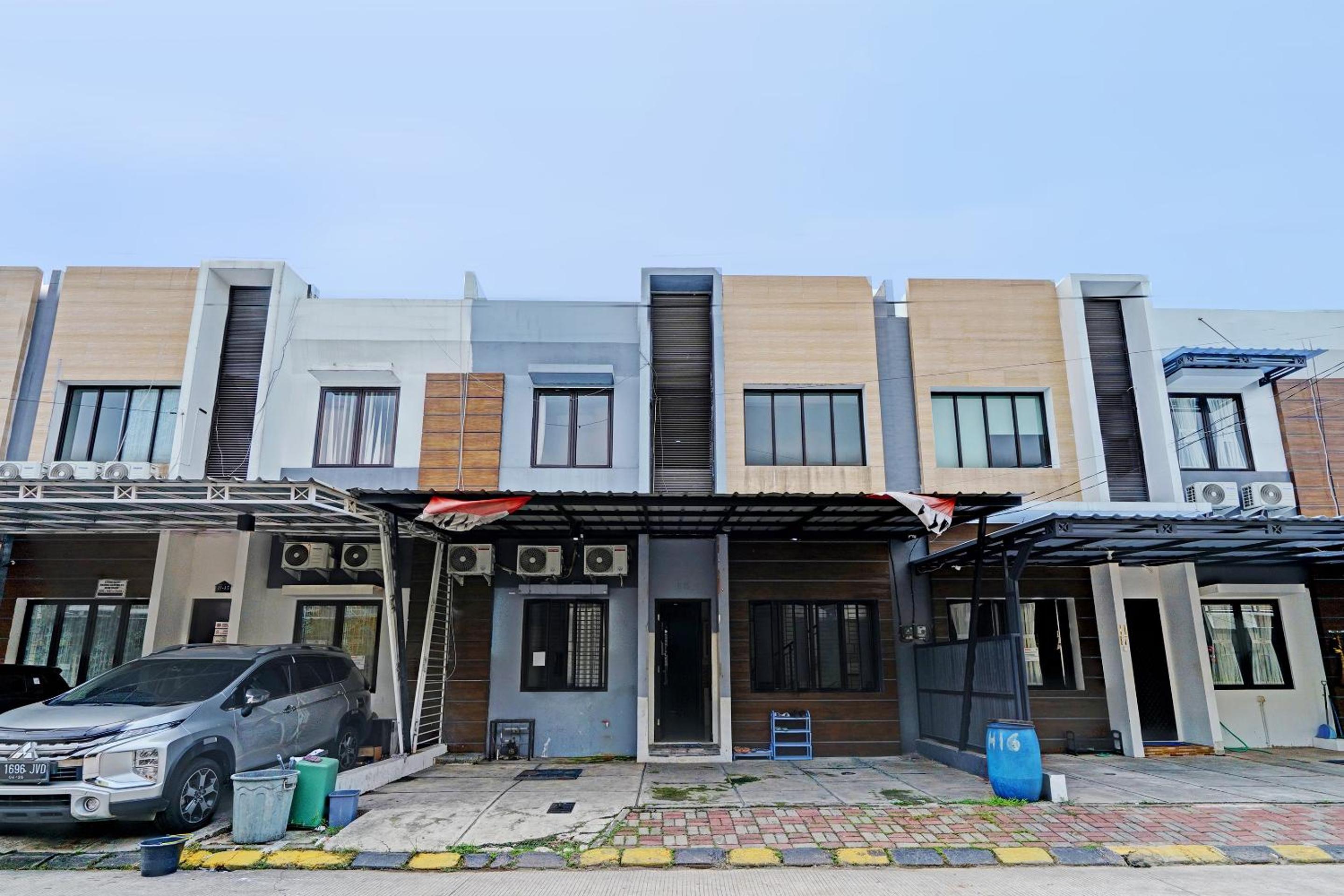 Hotel OYO 92556 Jkk Sweet Room - Image 1