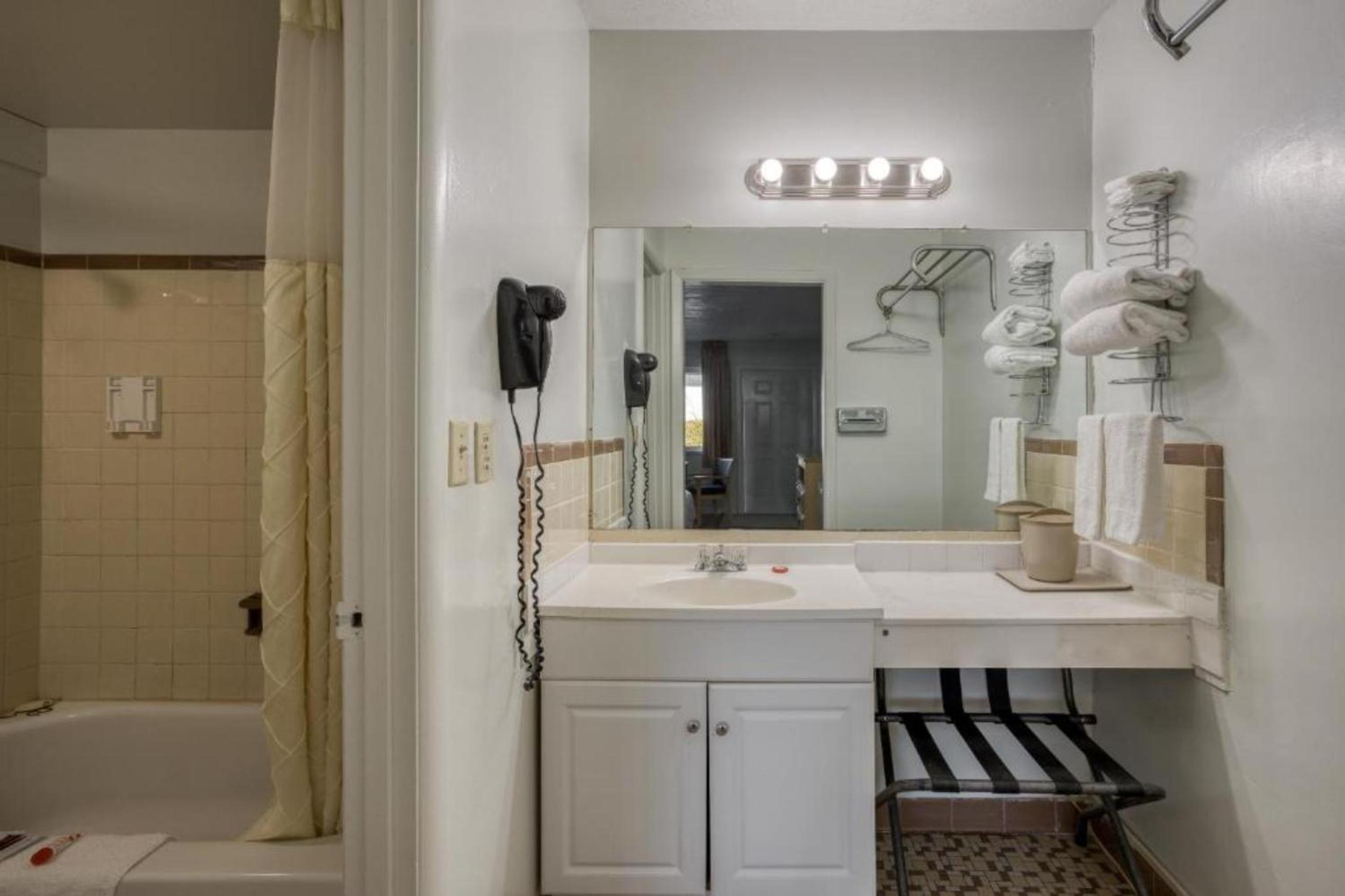 OYO Hotel Heber Springs Lakeside - Property Image 7