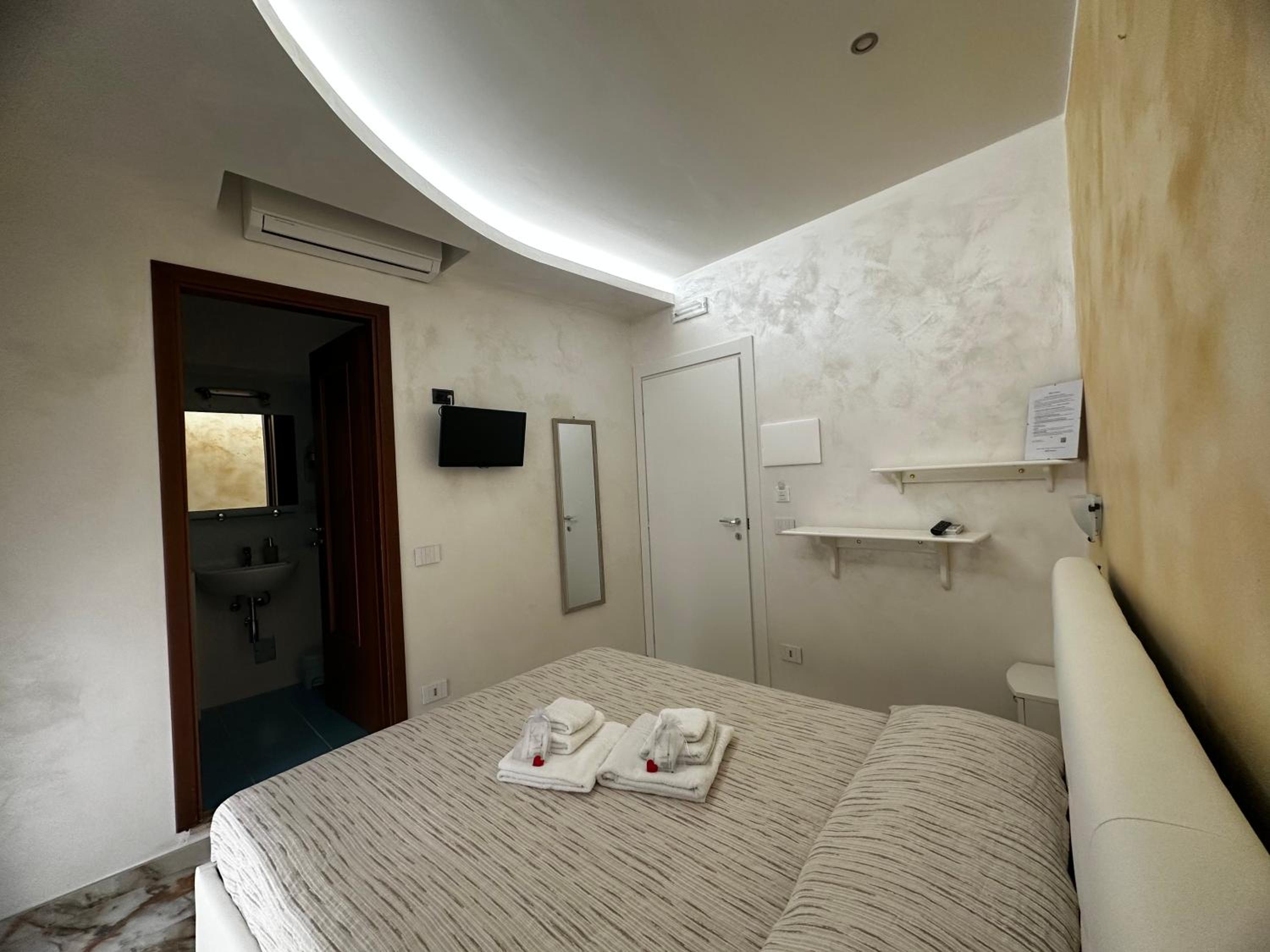 Narcisse en Tropea — hotel room