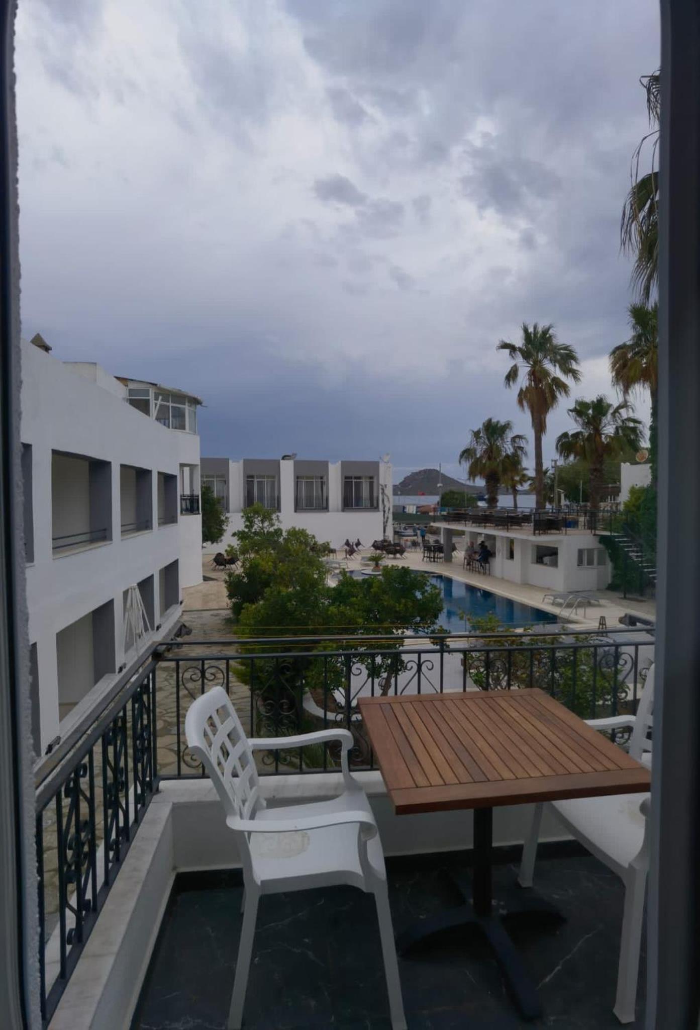 balcony