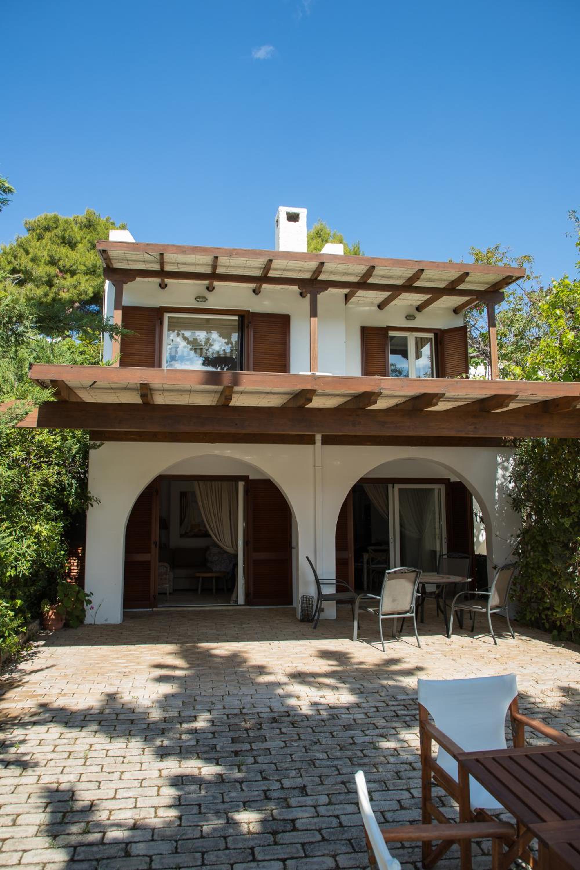 Hotel Grand Bleu Porto Heli - Beachfront House, Agios Emilianos - Image 1