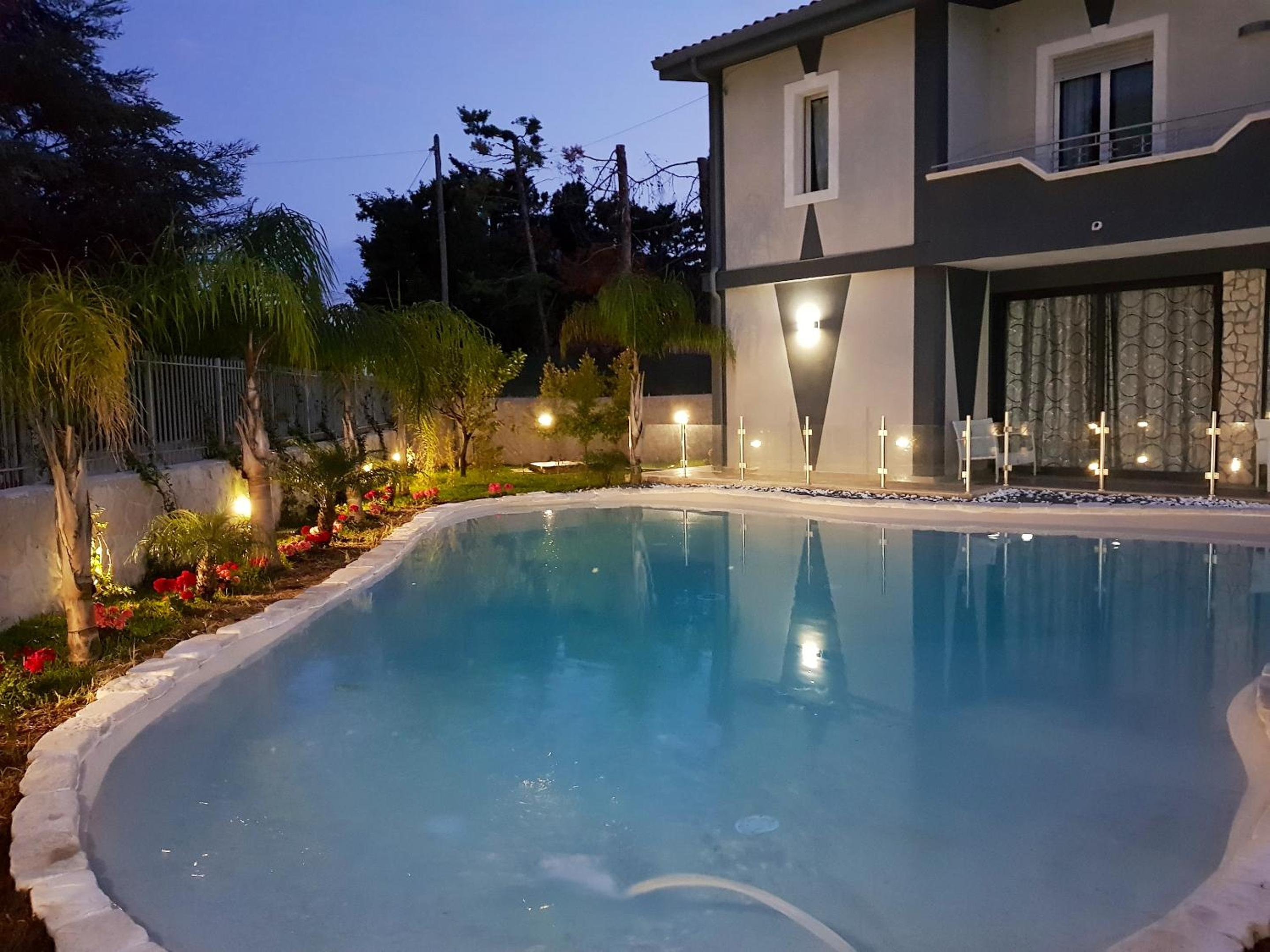 Charming Villa in Fontane Bianche with Private Pool view 3