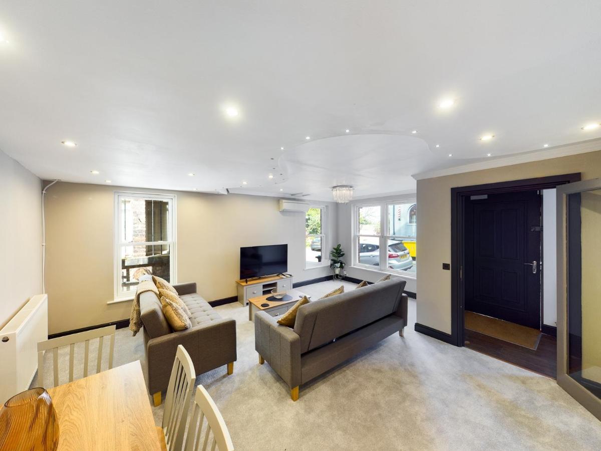 18 Palm Hill, Oxton view 5