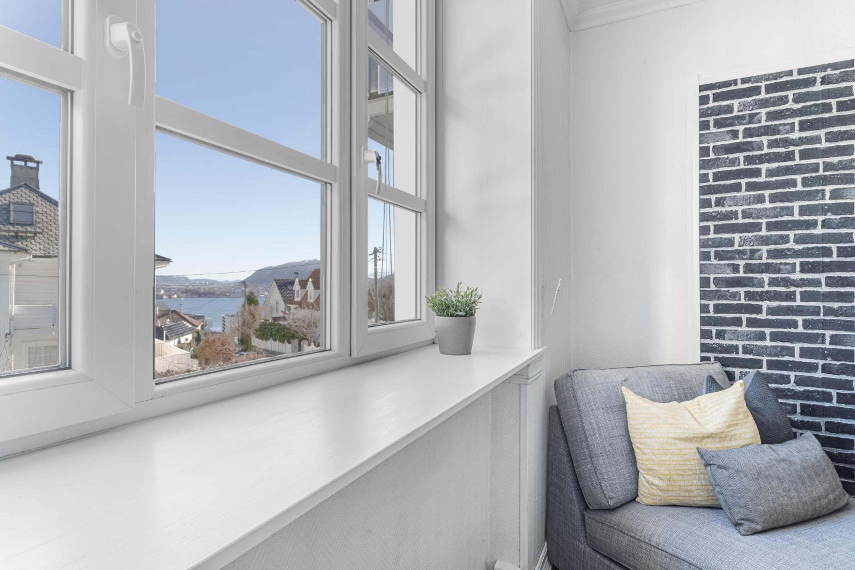 Big central apartment w/ a view and parking view 5