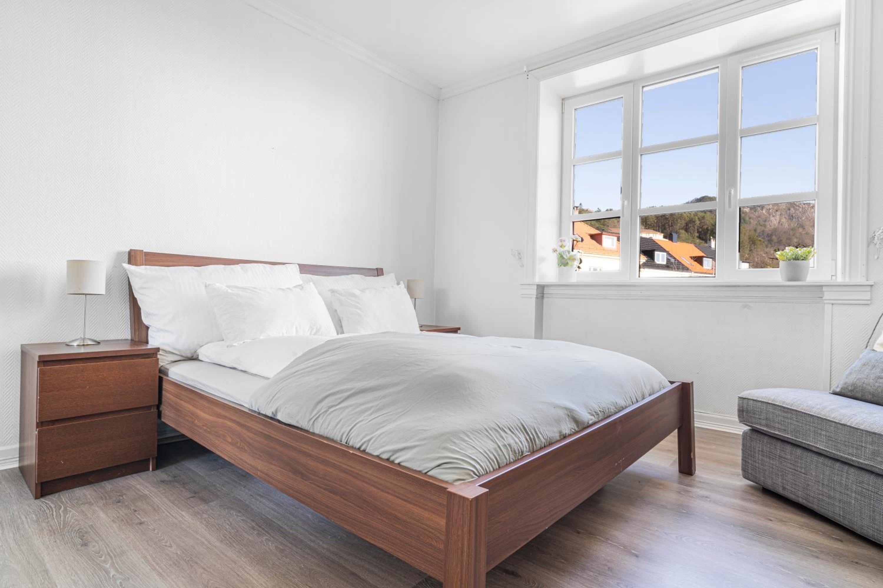 Big central apartment w/ a view and parking view 3