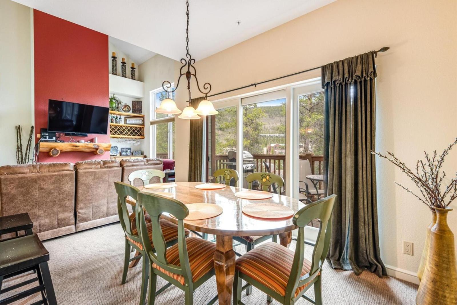 Luxury 3 Bedroom Townhouse Next To Keystone Lake, Free Shuttle, Hot Tub And Sauna view 2