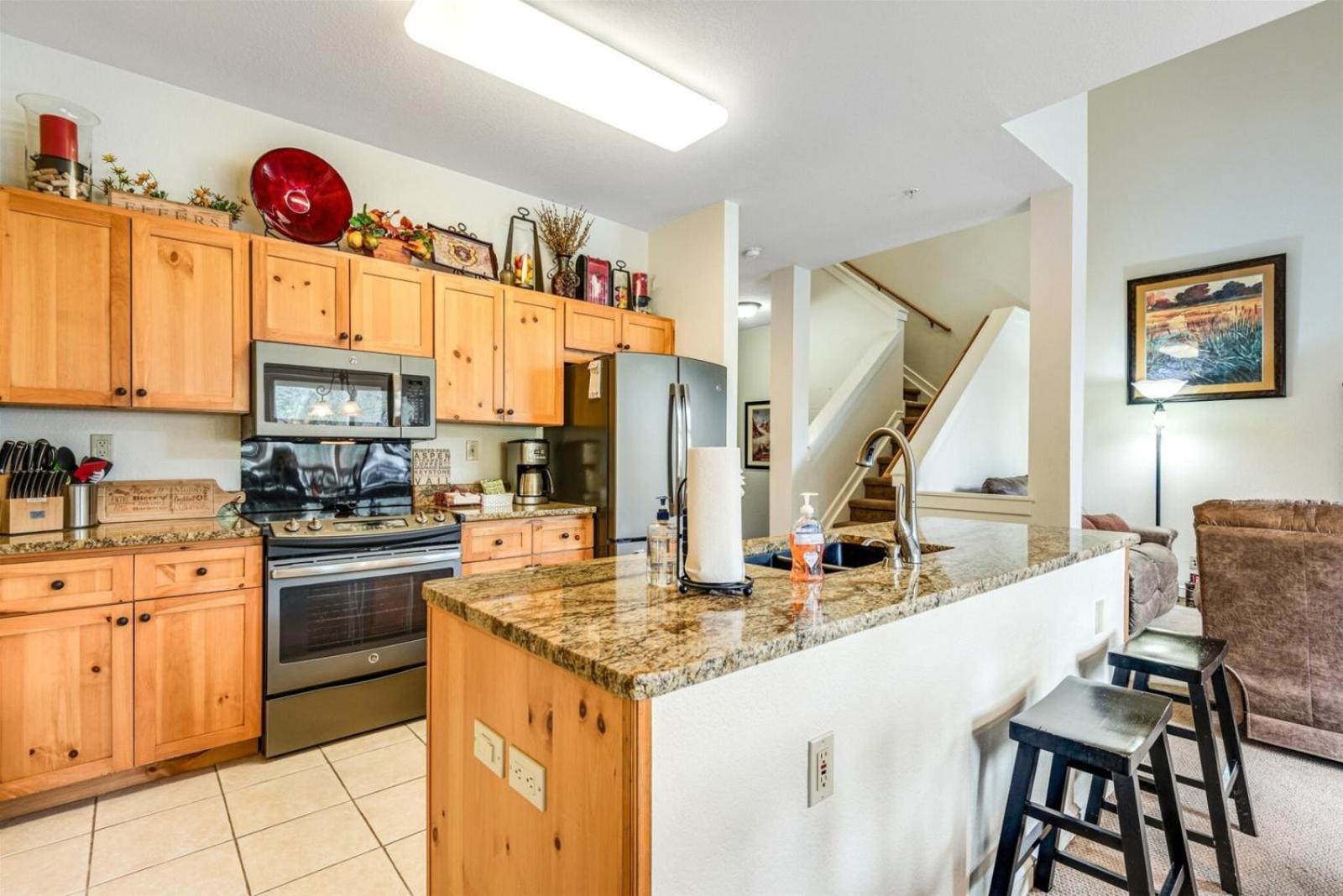 Luxury 3 Bedroom Townhouse Next To Keystone Lake, Free Shuttle, Hot Tub And Sauna view 5