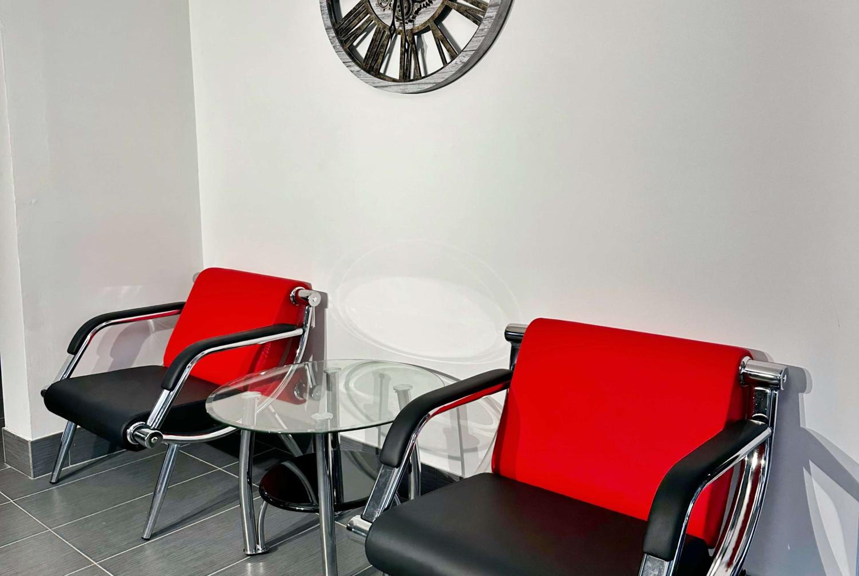 Peoria Vacations - Super 8 by Wyndham Peoria - Property Image 8