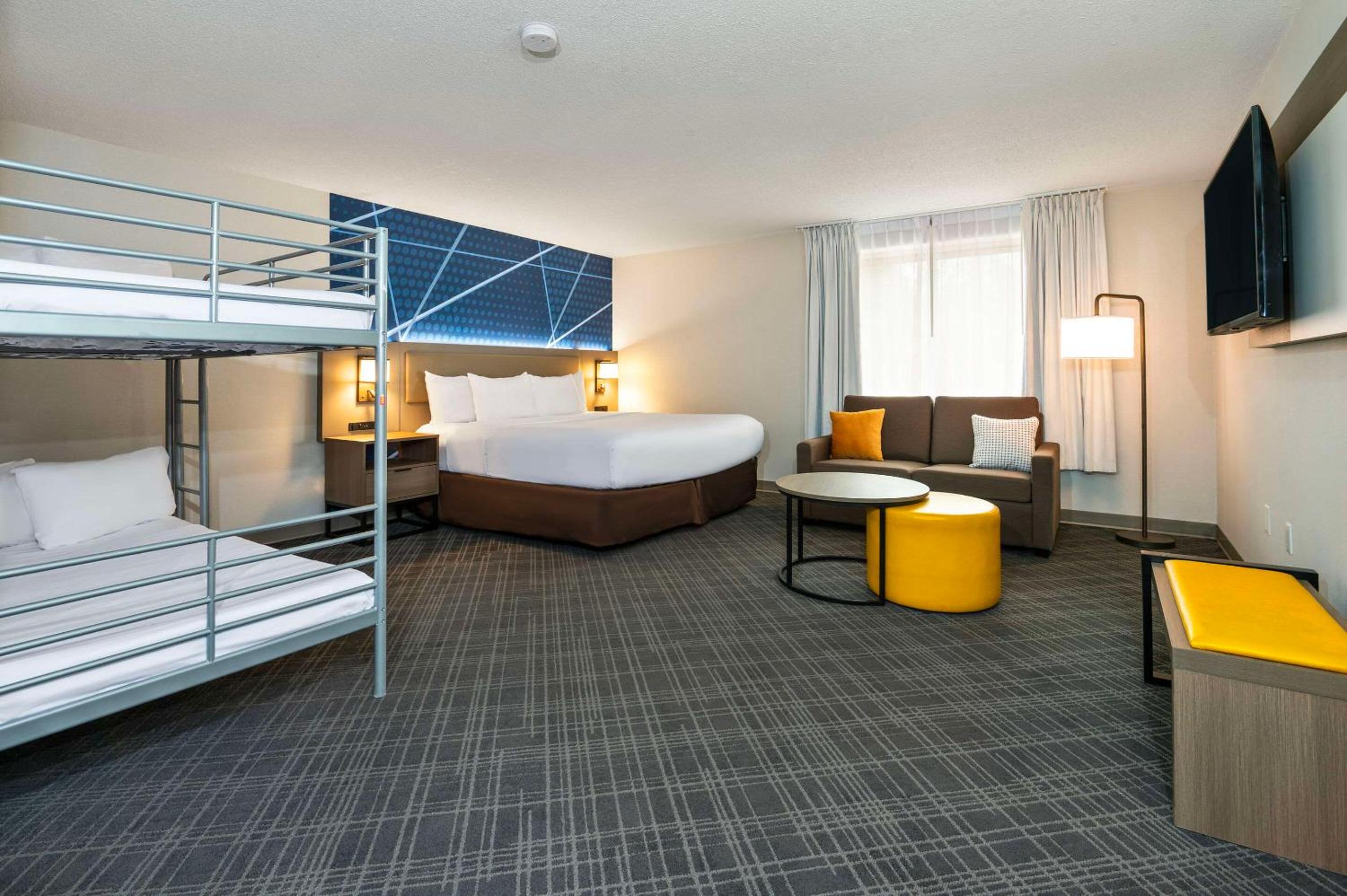 Barrie Vacations - Comfort Inn  Suites - Property Image 8