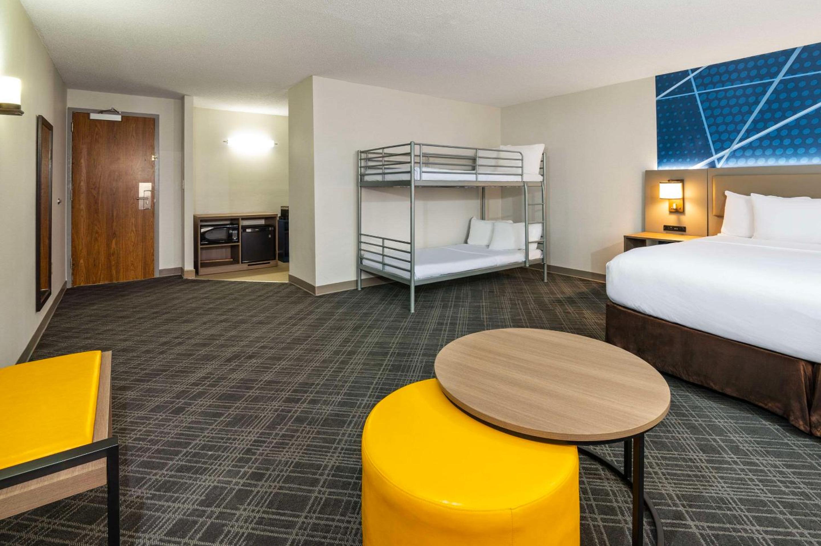 Barrie Vacations - Comfort Inn  Suites - Property Image 9