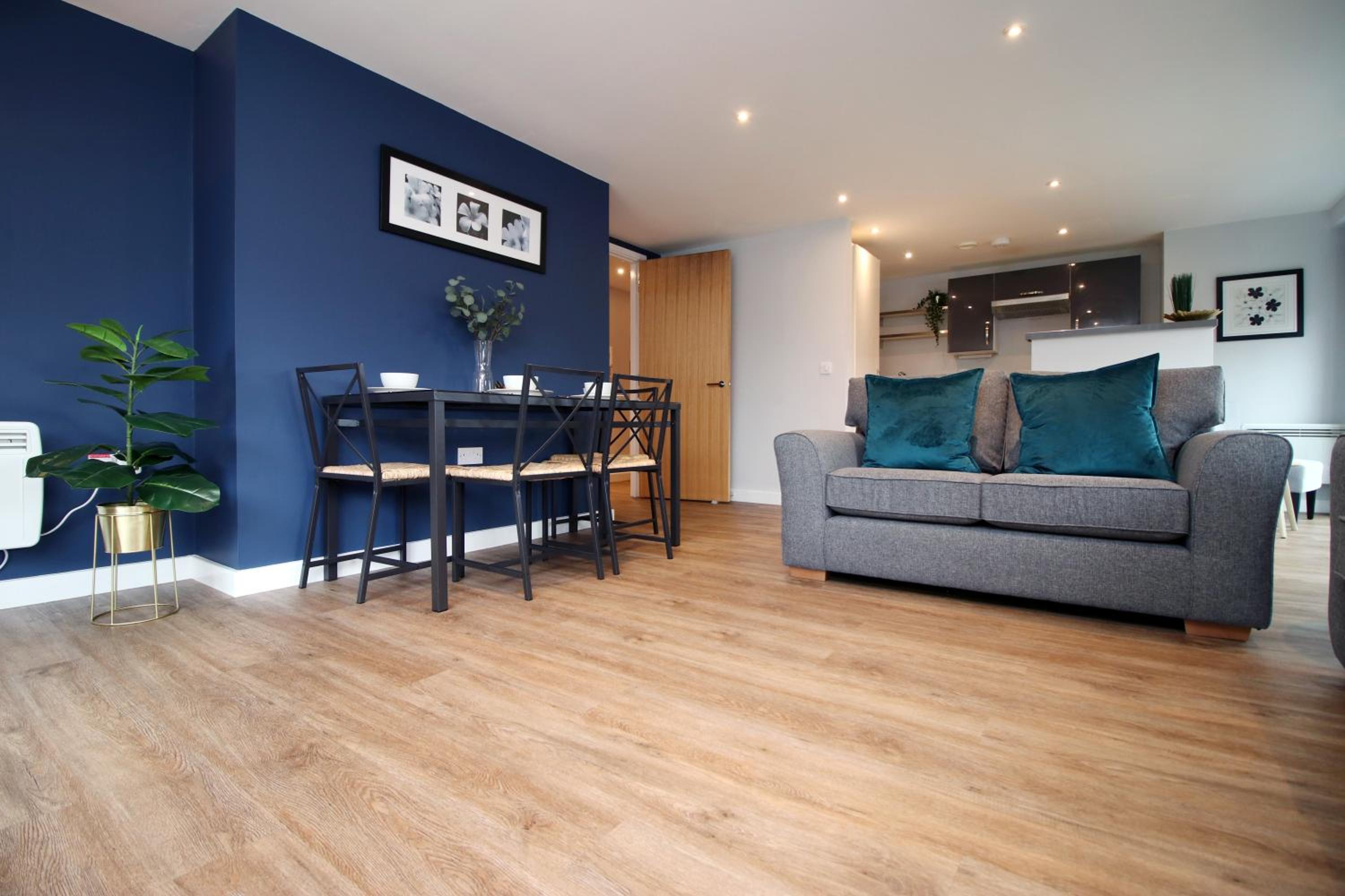 Violets Corner Luxury Swindon Town Apartment Great Location In The South West view 2