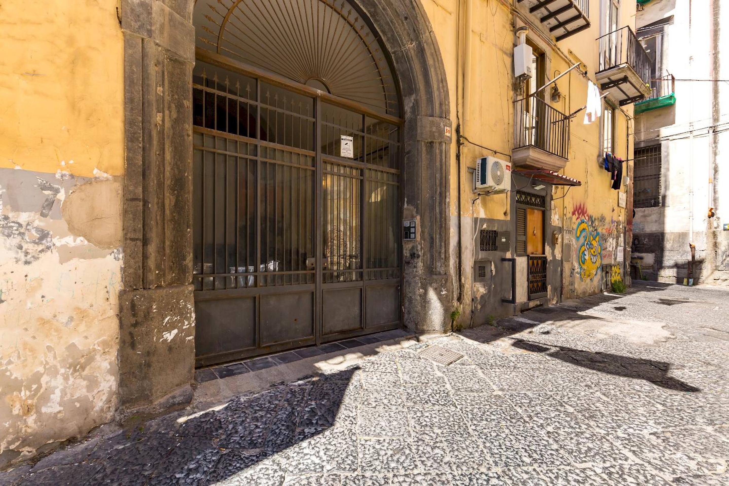 Viewsuvio Terrace at historical center by Napoliapartments