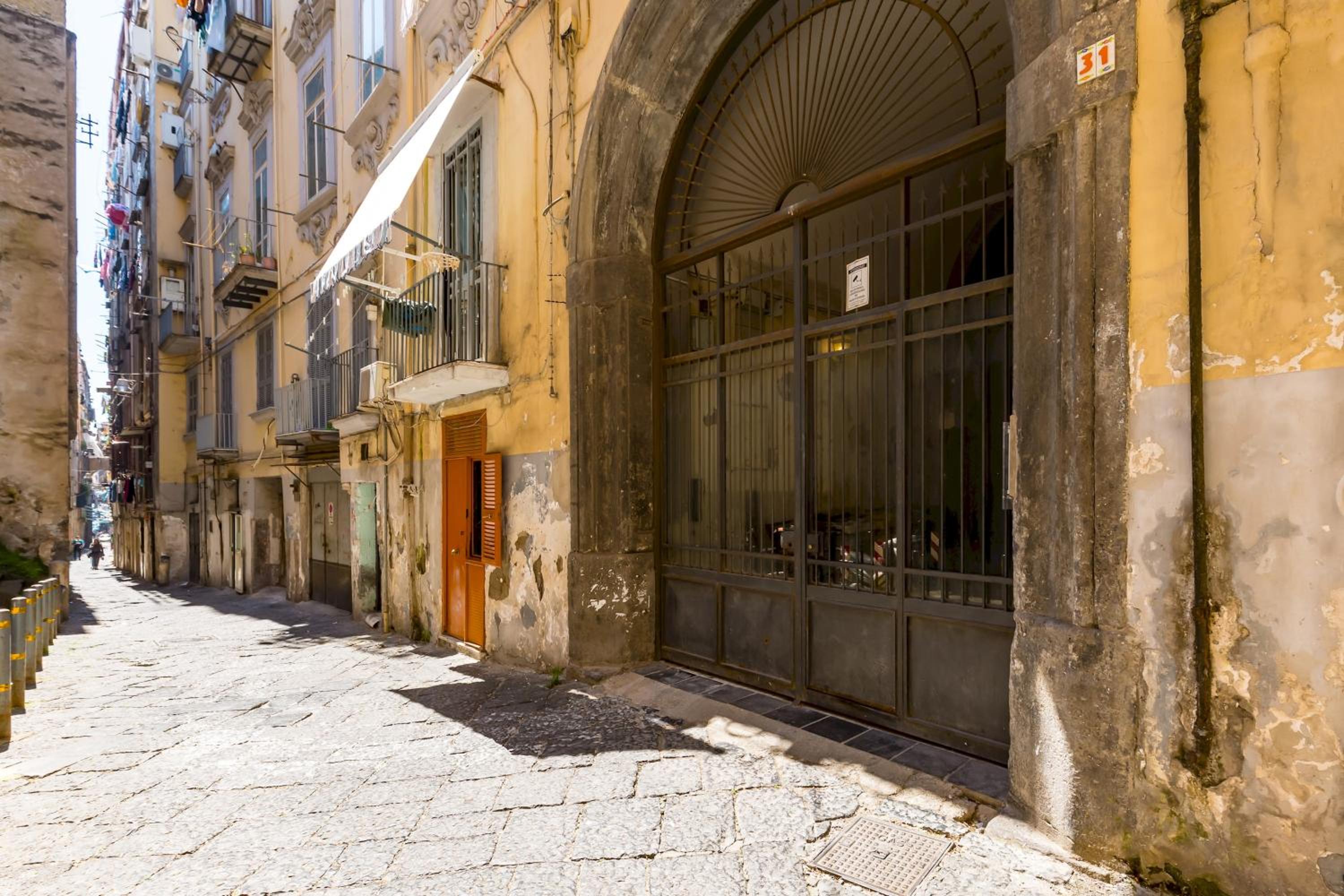 Viewsuvio Terrace at historical center by Napoliapartments