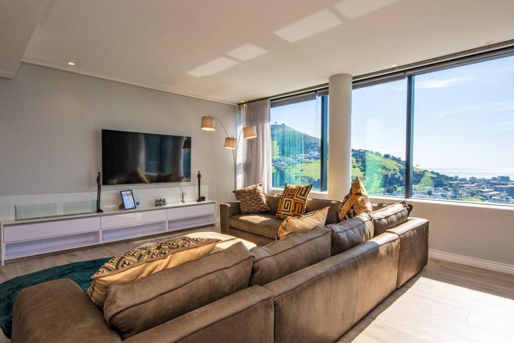 Magnificent penthouse with breathtaking views view 5