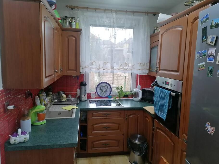 Rodinný půldomek s vybavením a bazenem