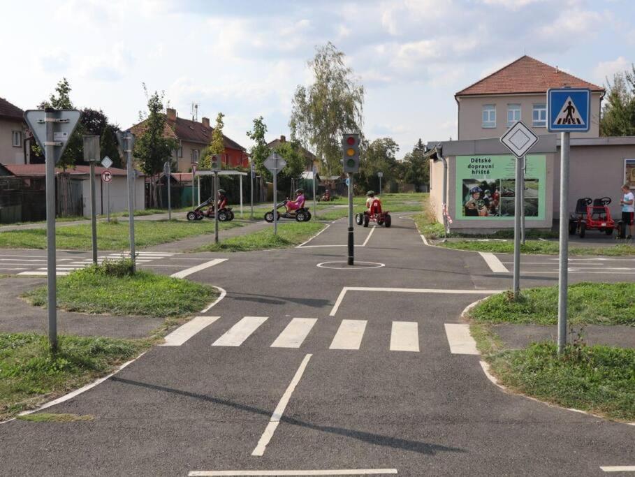 Rodinný půldomek s vybavením a bazenem